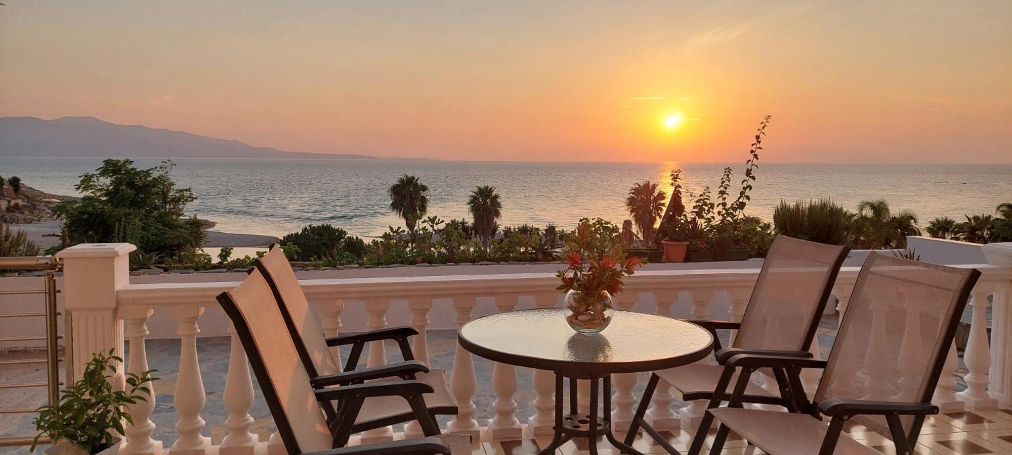 Apartment Tinka In Saranda Экстерьер фото